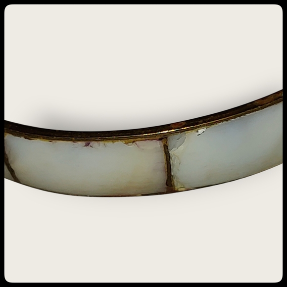 Three Vintage Shell Bangles - Picture 8 of 9